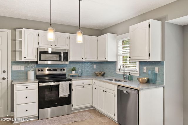 2601 Stony Brook Dr, Louisville, KY 40220