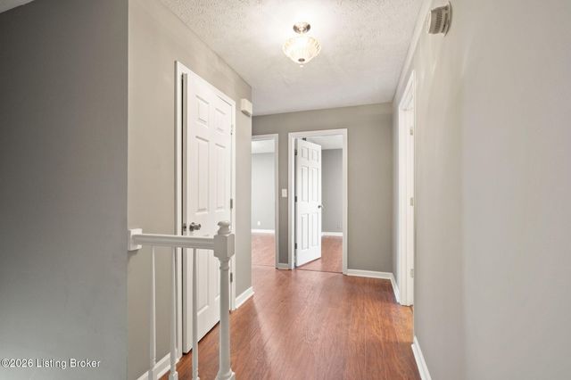 2601 Stony Brook Dr, Louisville, KY 40220