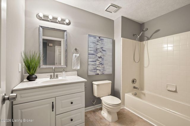 2601 Stony Brook Dr, Louisville, KY 40220