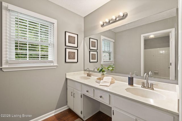 2601 Stony Brook Dr, Louisville, KY 40220