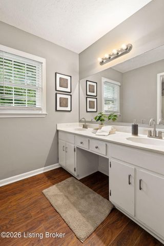 2601 Stony Brook Dr, Louisville, KY 40220