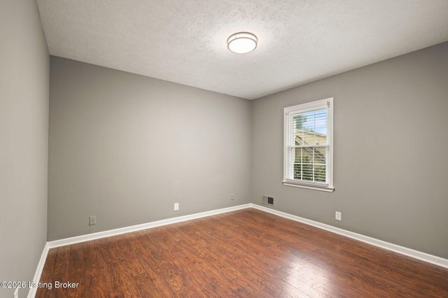 2601 Stony Brook Dr, Louisville, KY 40220