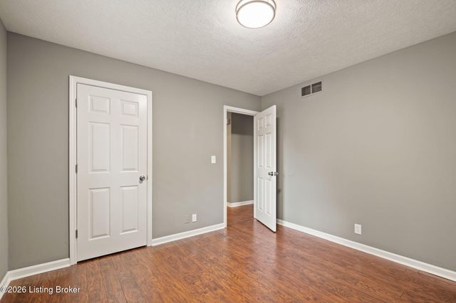 2601 Stony Brook Dr, Louisville, KY 40220
