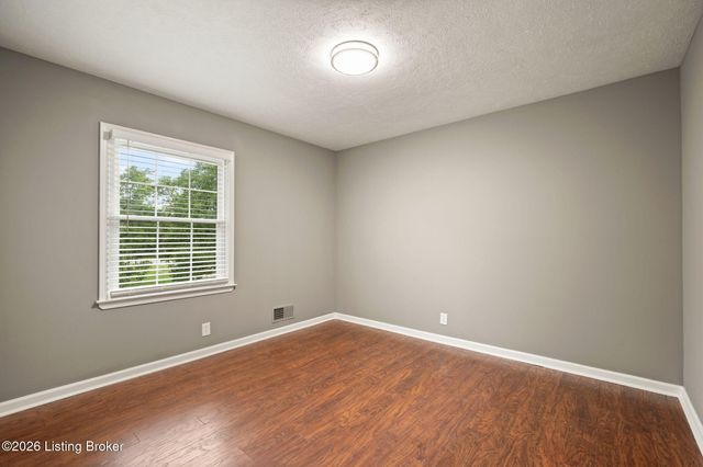 2601 Stony Brook Dr, Louisville, KY 40220