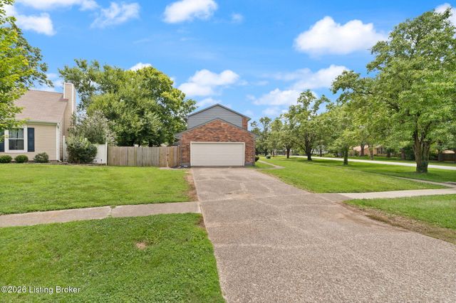 2601 Stony Brook Dr, Louisville, KY 40220