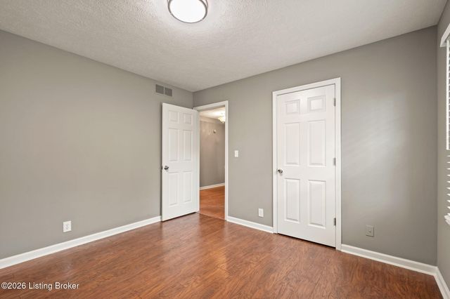 2601 Stony Brook Dr, Louisville, KY 40220