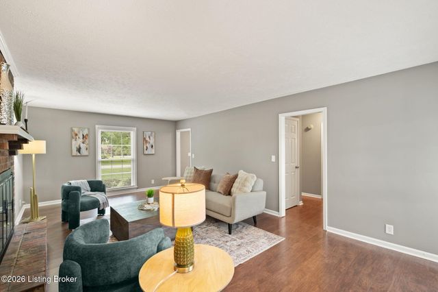 2601 Stony Brook Dr, Louisville, KY 40220