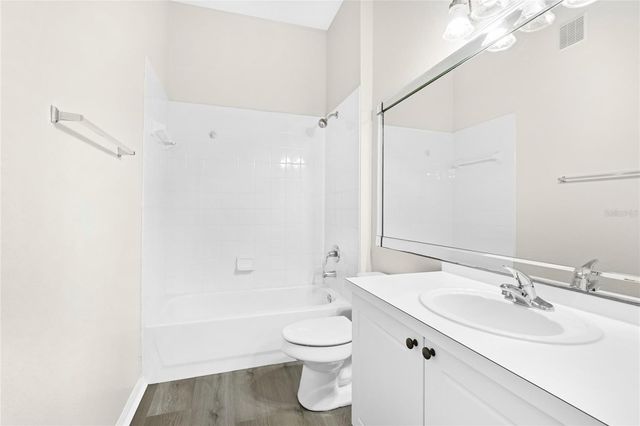 5160 NORTHRIDGE ROAD 301, Sarasota, FL 34238