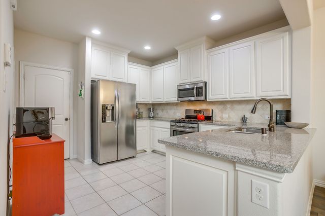 3923 Cascade Sky Drive, Arlington, TX 76005