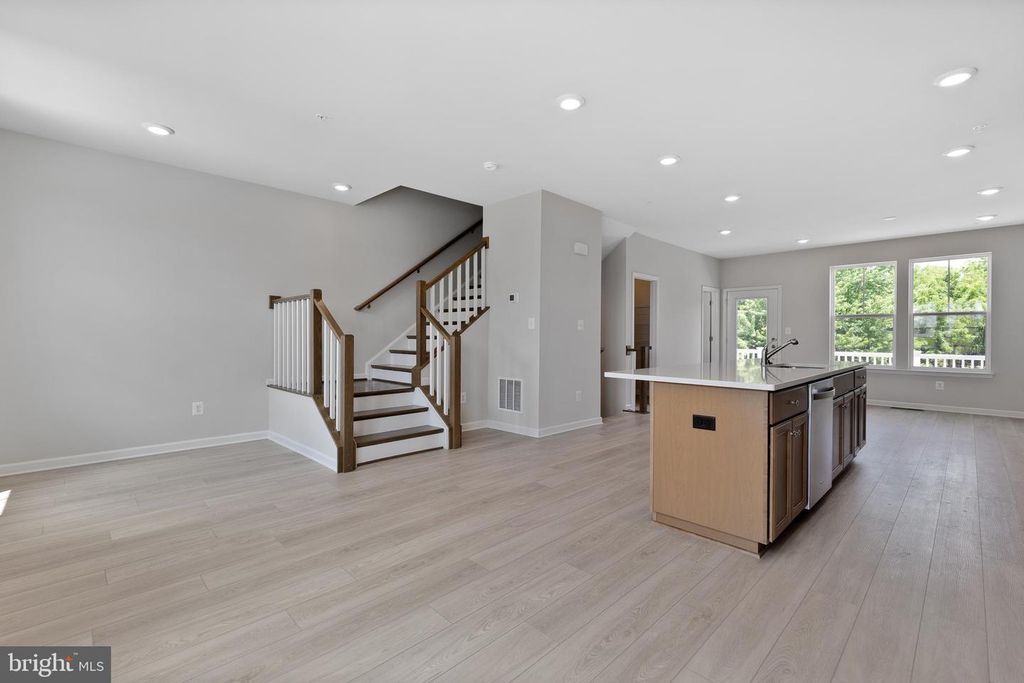 2114 PEACE LILY LN, Frederick, MD 21702