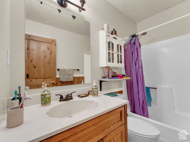 6126 S MIDDLEWOOD CIR, Salt Lake City, UT 84118