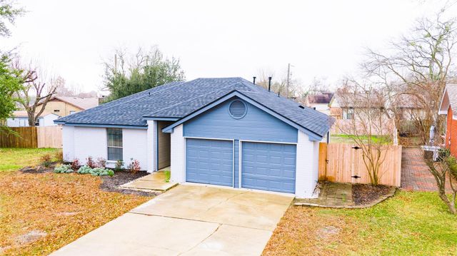 108 Cottonwood DR, Hutto, TX 78634