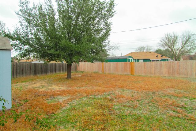 108 Cottonwood DR, Hutto, TX 78634