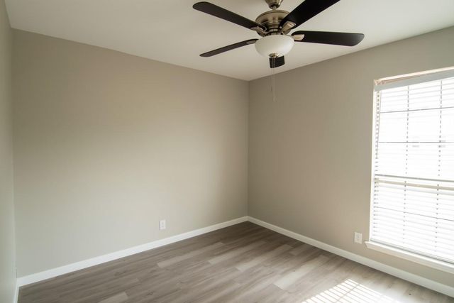 108 Cottonwood DR, Hutto, TX 78634