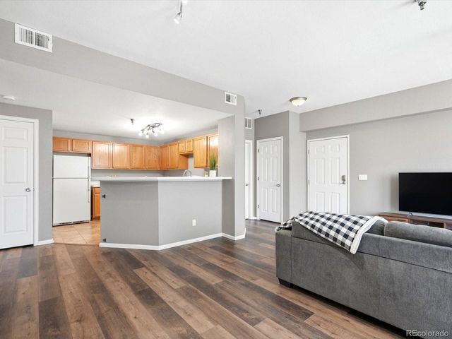 2575 S Syracuse Way H202, Denver, CO 80231