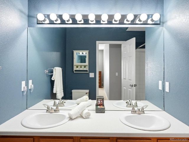 2575 S Syracuse Way H202, Denver, CO 80231