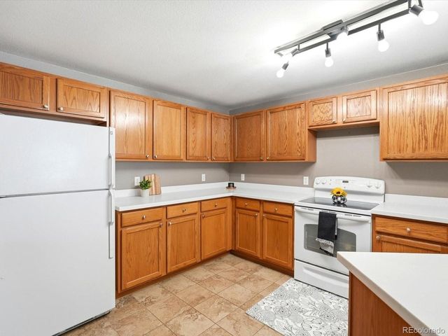 2575 S Syracuse Way H202, Denver, CO 80231