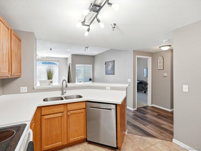 2575 S Syracuse Way H202, Denver, CO 80231