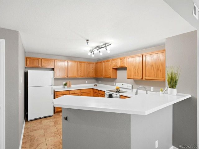 2575 S Syracuse Way H202, Denver, CO 80231