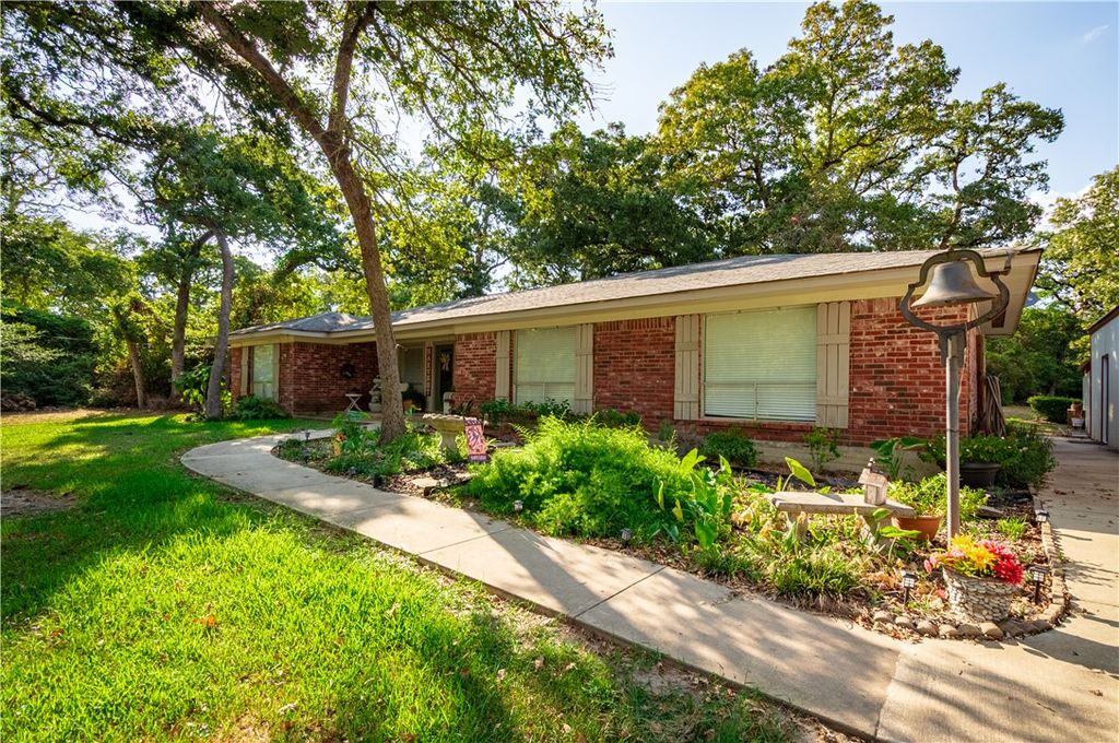 35 Golfclub Drive, Hilltop Lakes, TX 77871 — exterior