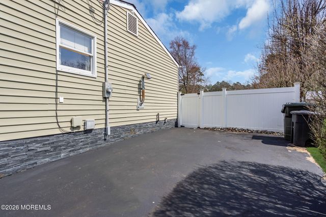 7 Chestnut Street, Jackson, NJ 08527