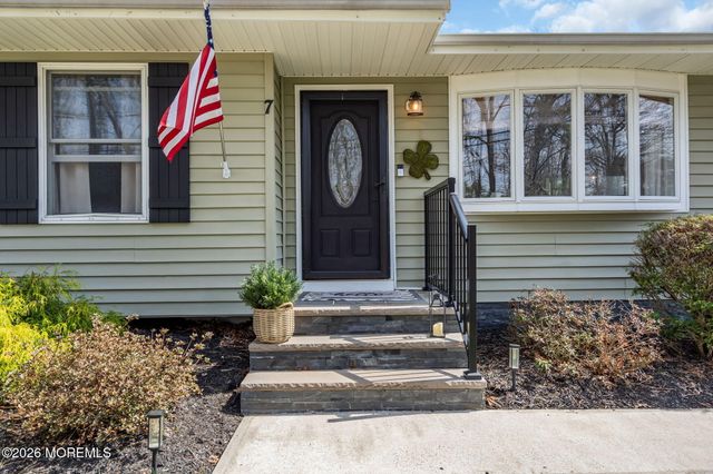 7 Chestnut Street, Jackson, NJ 08527