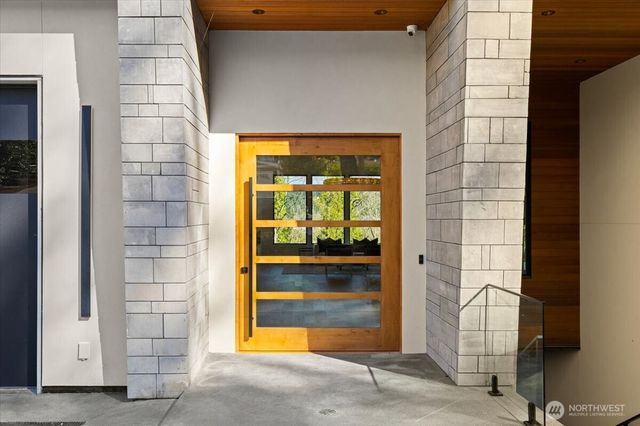 3806 95th Avenue NE, Yarrow Point, WA 98004