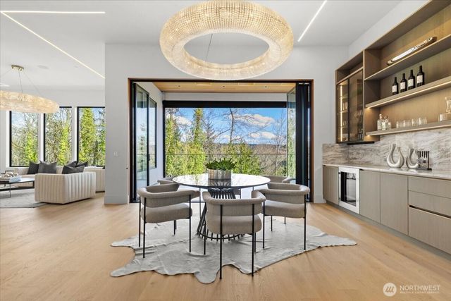 3806 95th Avenue NE, Yarrow Point, WA 98004