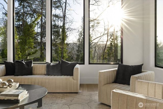 3806 95th Avenue NE, Yarrow Point, WA 98004