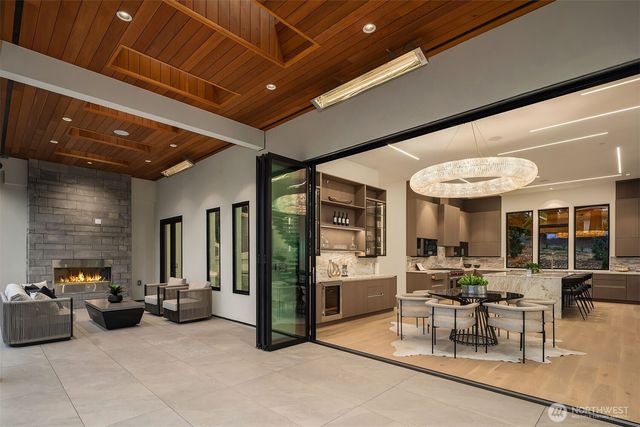 3806 95th Avenue NE, Yarrow Point, WA 98004