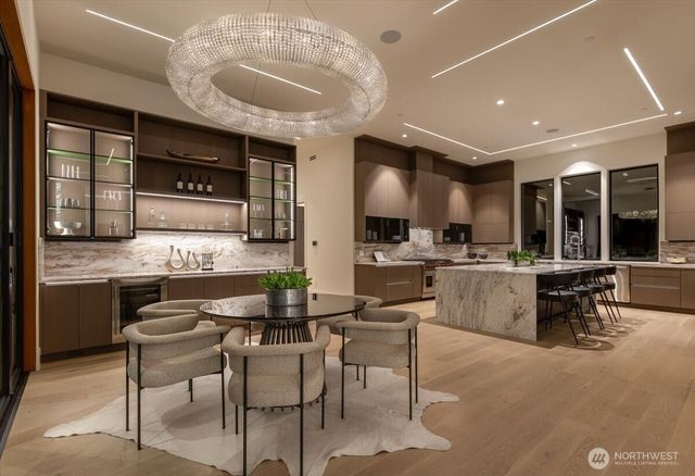 3806 95th Avenue NE, Yarrow Point, WA 98004