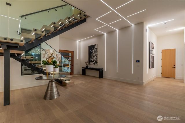 3806 95th Avenue NE, Yarrow Point, WA 98004