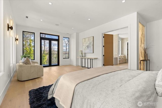 3806 95th Avenue NE, Yarrow Point, WA 98004