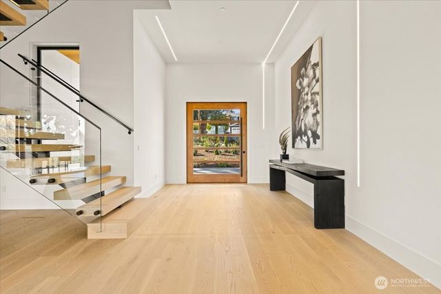 3806 95th Avenue NE, Yarrow Point, WA 98004