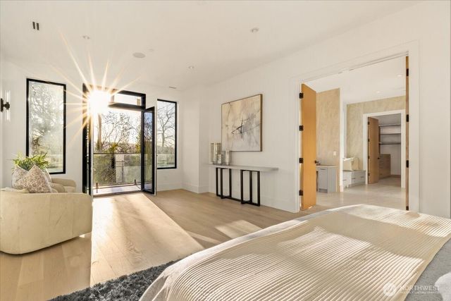 3806 95th Avenue NE, Yarrow Point, WA 98004