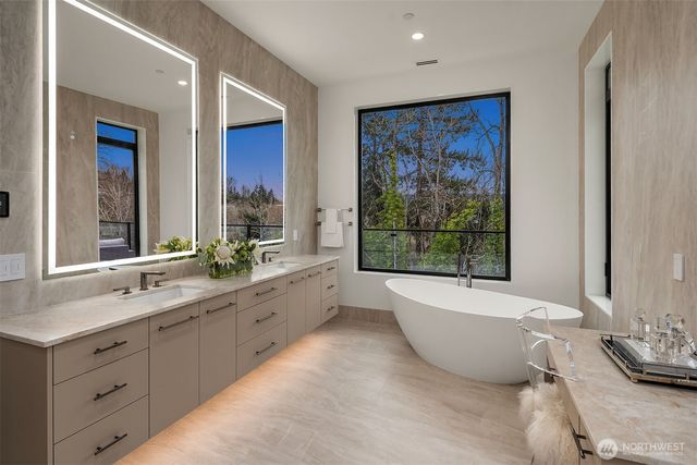 3806 95th Avenue NE, Yarrow Point, WA 98004