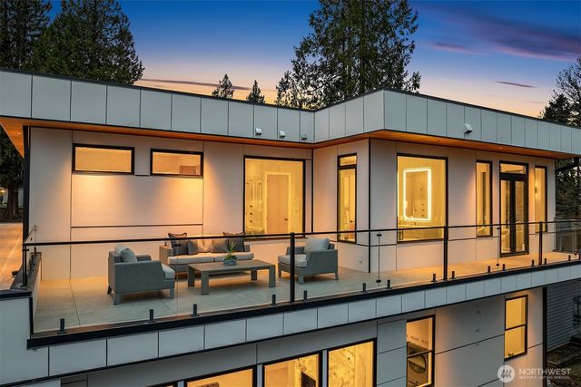 3806 95th Avenue NE, Yarrow Point, WA 98004