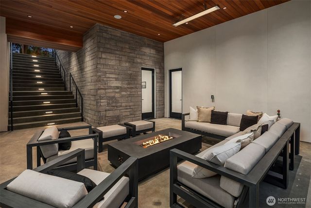 3806 95th Avenue NE, Yarrow Point, WA 98004