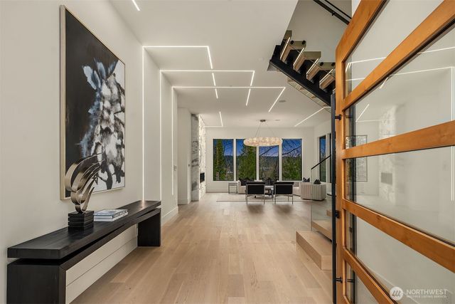 3806 95th Avenue NE, Yarrow Point, WA 98004