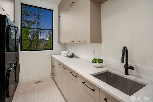 3806 95th Avenue NE, Yarrow Point, WA 98004