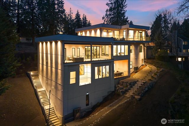 3806 95th Avenue NE, Yarrow Point, WA 98004