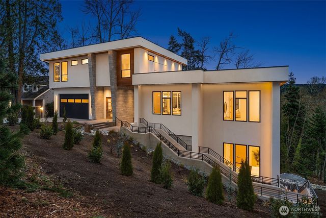 3806 95th Avenue NE, Yarrow Point, WA 98004