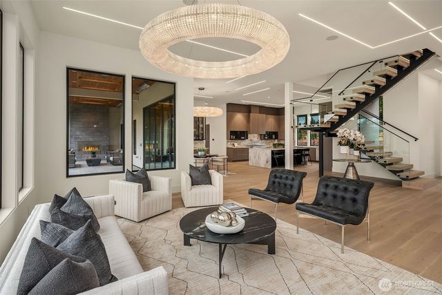 3806 95th Avenue NE, Yarrow Point, WA 98004