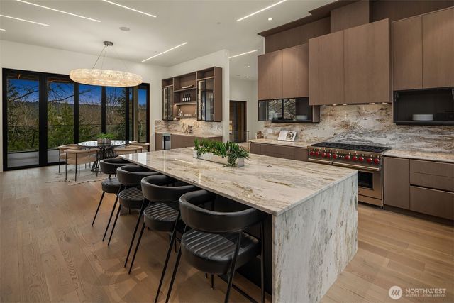 3806 95th Avenue NE, Yarrow Point, WA 98004