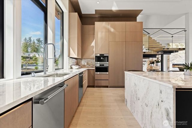 3806 95th Avenue NE, Yarrow Point, WA 98004