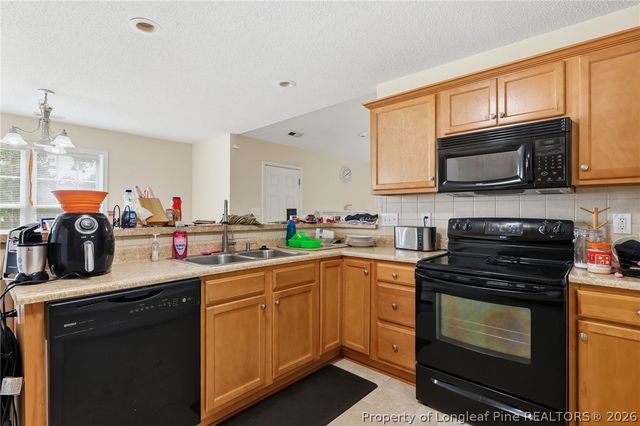 2528 Crumpler Drive, Hope Mills, NC 28348