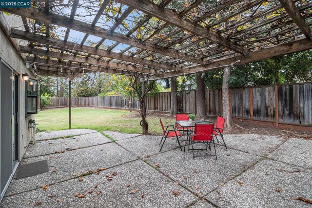 282 Coldsprings Ct, Martinez, CA 94553