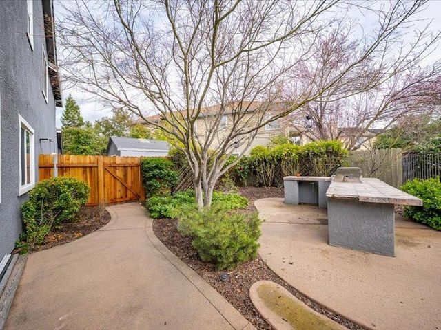 316 Sandstone Ct, Roseville, CA 95747