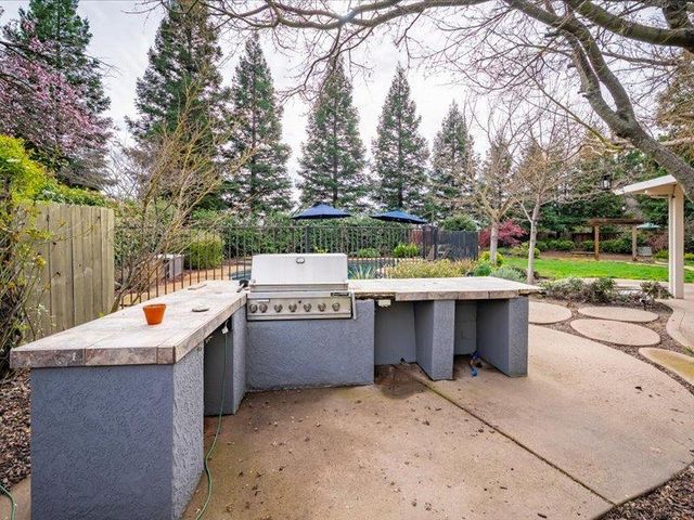 316 Sandstone Ct, Roseville, CA 95747