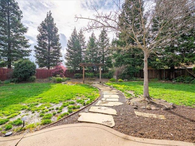 316 Sandstone Ct, Roseville, CA 95747